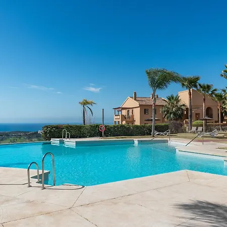 Deluxe 2-bedroom With Breathtaking Views Apartment *